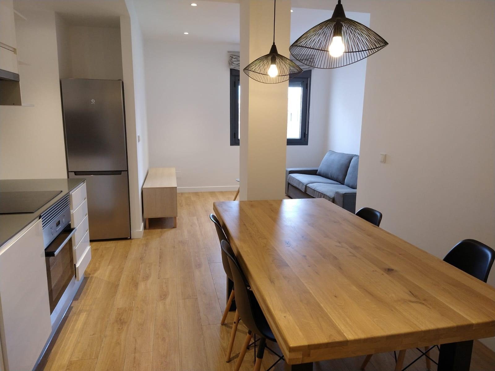 Alrededor de una mesa de roble